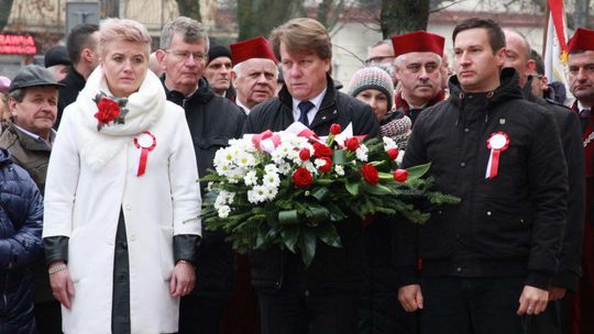 Delegacja ŁOK złożyła wieniec pod tablicą poświęconą Polskiej Organizacji Wojskowej [FOTO]