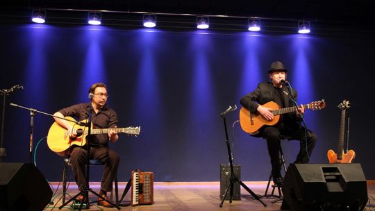 Koncert piosenek Cohena i Wysockiego w wykonaniu Kasprowicz&Marinczenko w Łukowskim Ośrodku Kultury