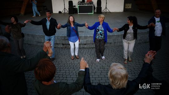 Letnia potańcówka w Parku Miejskim [FOTO]