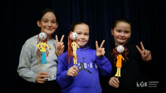 Niedziela z teatrem w ŁOK: spektakl „Magiczny miód” i warsztaty budowy lalki teatralnej [FOTO]