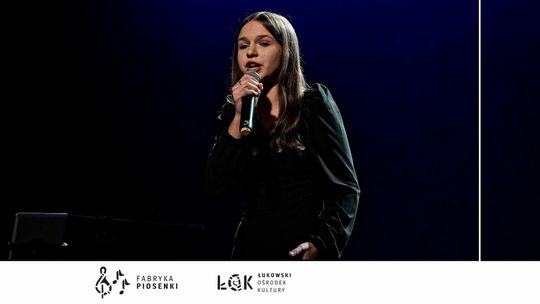 Oliwia Gręzak z I miejscem w Internetowym Konkursie Piosenki "Zaśpiewane Jesienią"