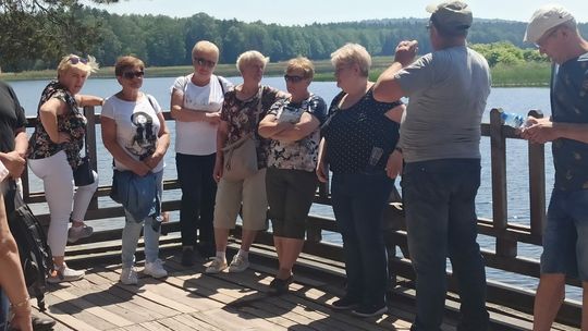 Słuchacze ŁUTW pożegnali sezon wycieczkowy na wyjeździe. Zwiedzanie Zwierzyńca.