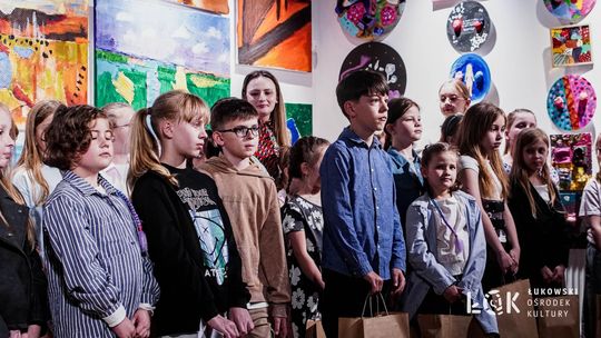Sukces „Artystycznego Kociołka”! Tłumy na wernisażu w Galerii PROwizorium