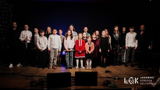 Świąteczne dźwięki młodych talentów na scenie ŁOK [FOTO]