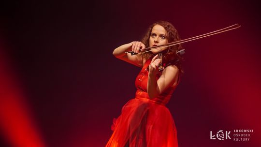 Taniec, śpiew ...i skrzypce. Wyjątkowy koncert Basi Kawy [FOTO]