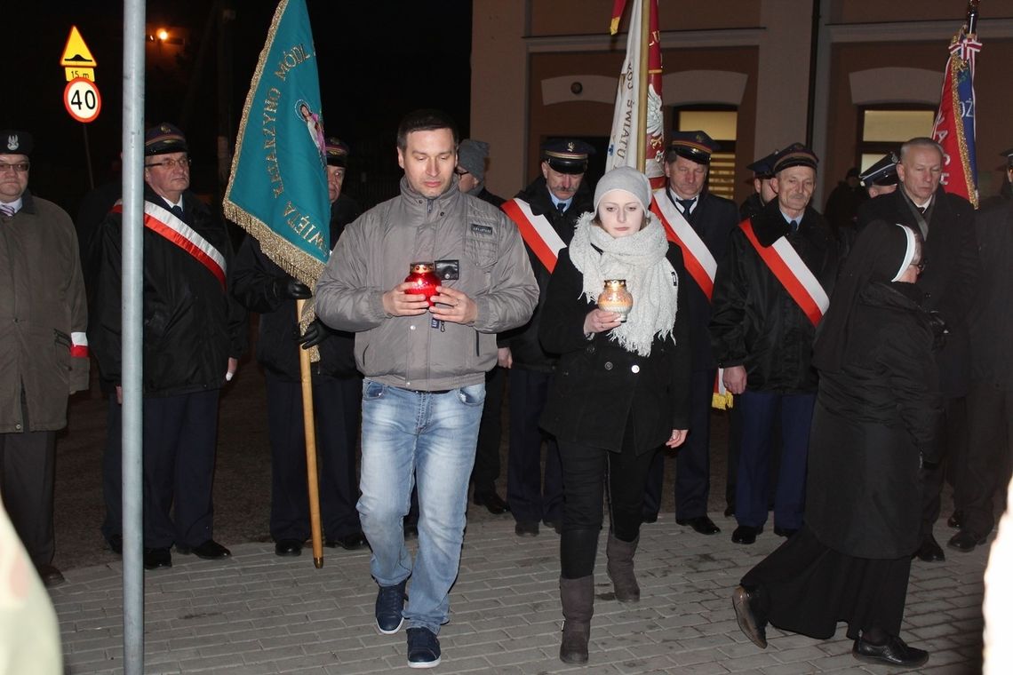 Delegacja ŁOK zapaliła znicze przy Obelisku Żołnierzy Niezłomnych [FOTO]