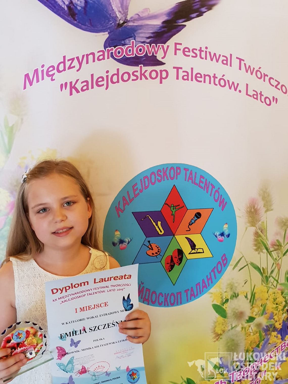 Emilka Szcześniak z Fabryki Piosenki ŁOK wygrywa Międzynarodowy Festiwal Twórczości w Żywcu [FOTO]