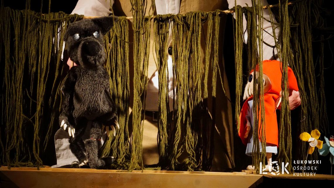 Ferie Zimowe ŁOK 2026: spektakl „Czerwony kapturek” [FOTO]