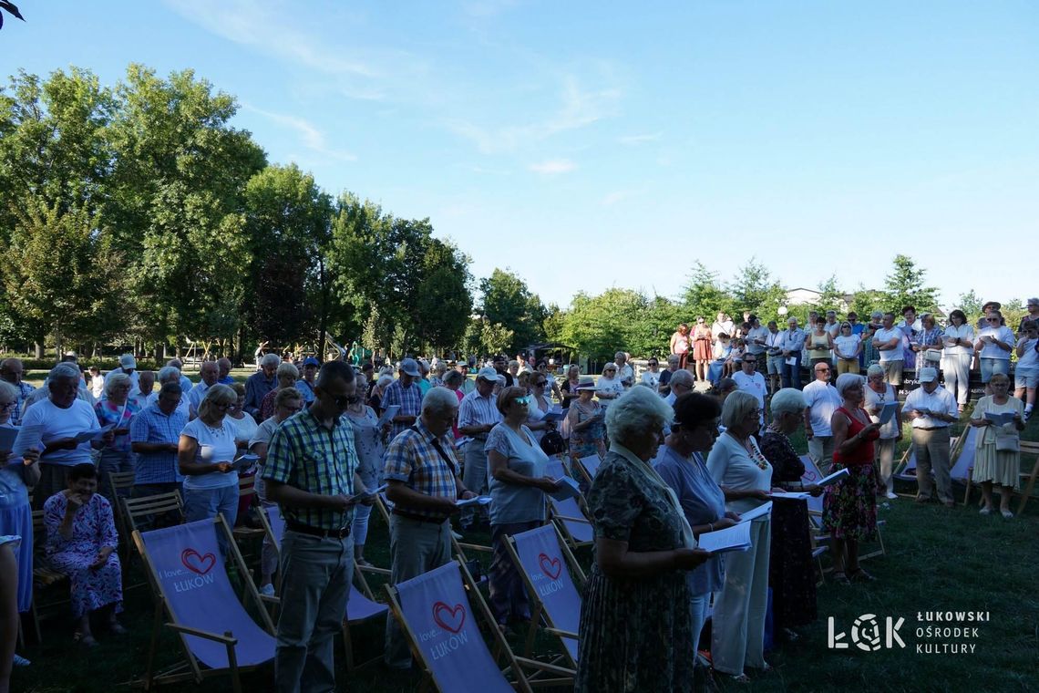 Święto Wojska Polskiego w Łukowie -  wspólne śpiewanie, ognisko i potańcówka [FOTO]