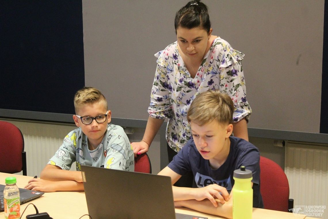 Szkolenie dzieci w ramach projektu Cyfrowe GOK-i w podregionie puławskim /26 lipca 2021